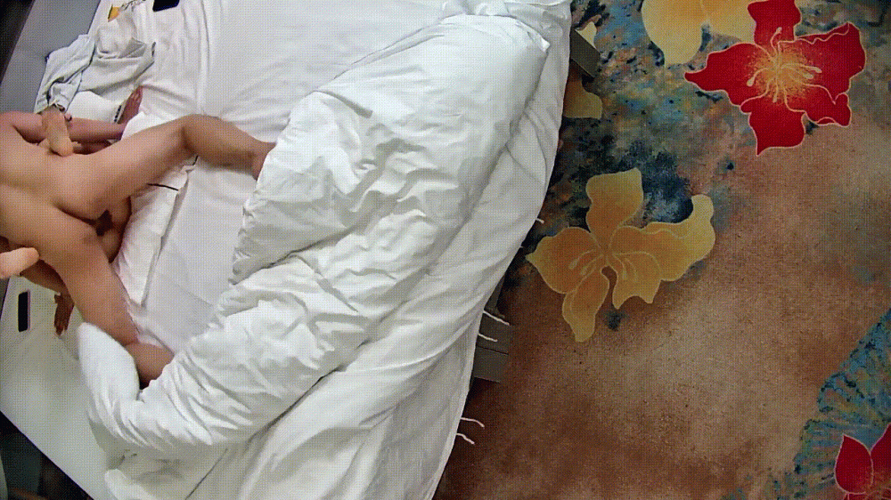 4-4最新流出酒店偷拍 顏值白裙美女晚飯前和眼鏡男友先來個速食