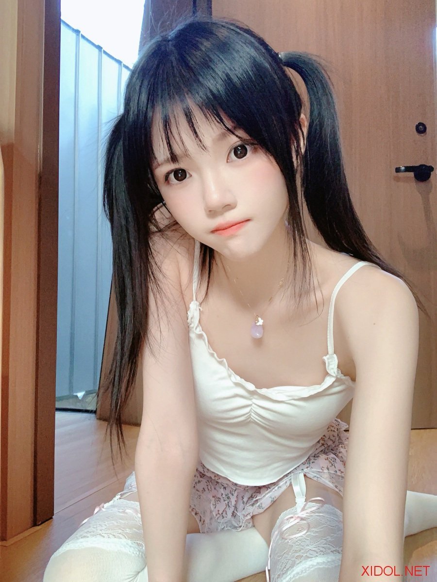 [Cosplay] 桜桃喵 碎花 自拍 [16P-83MB]