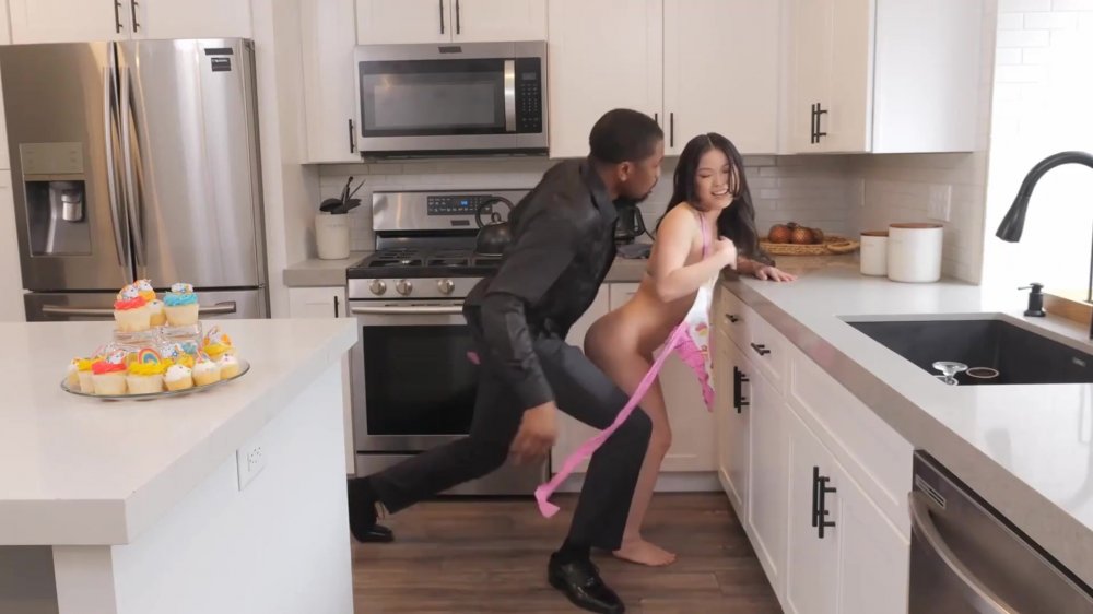 漂亮美女【Lulu Chu】深喉吃雞啪啪 身材嬌小被黑祖宗各種姿勢無套輸出 口爆吃精 一強一弱視覺強烈