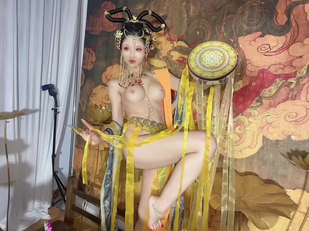 超爆款推特女神『鈦合金TiTi』最新內部私拍_極品玉妃旗袍_爆乳近景_露點露臉