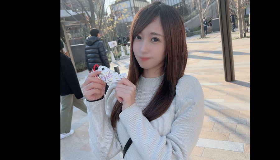 FC2PPV-4342856 既可愛又蕩婦 每次深插騷穴愛汁會溢出來 連續中出兩次高潮潮吹