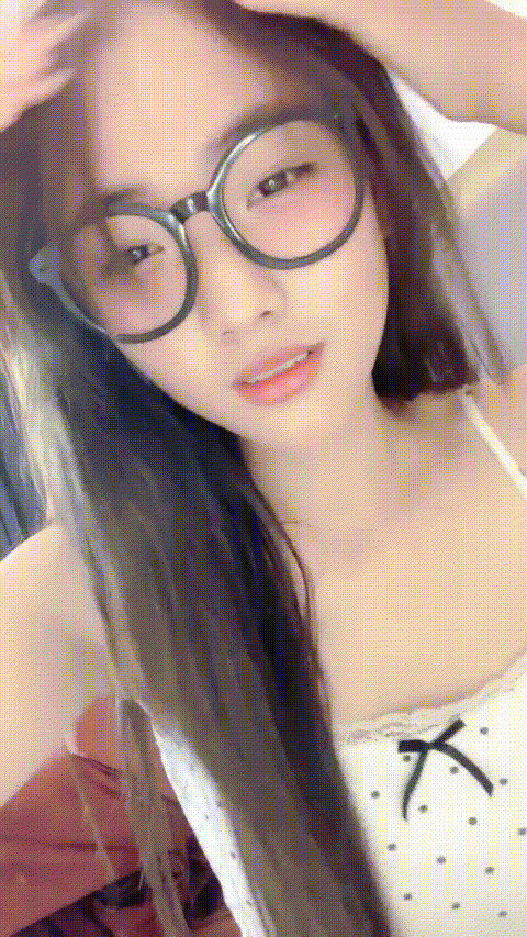 鄰家清純妹妹 超級漂亮萱妹帶著黑眼睛超性感完美身材 大雞巴道具自慰 姐妹互插 包射2