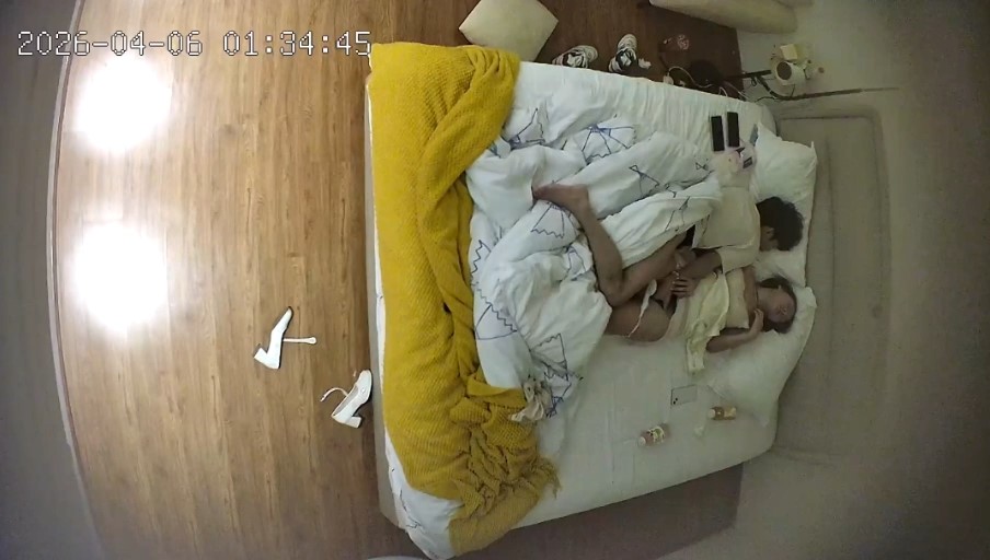 2026-4-6酒店偷拍高挑女大幫帥氣男友跪舔吃雞後被爆日嫩穴