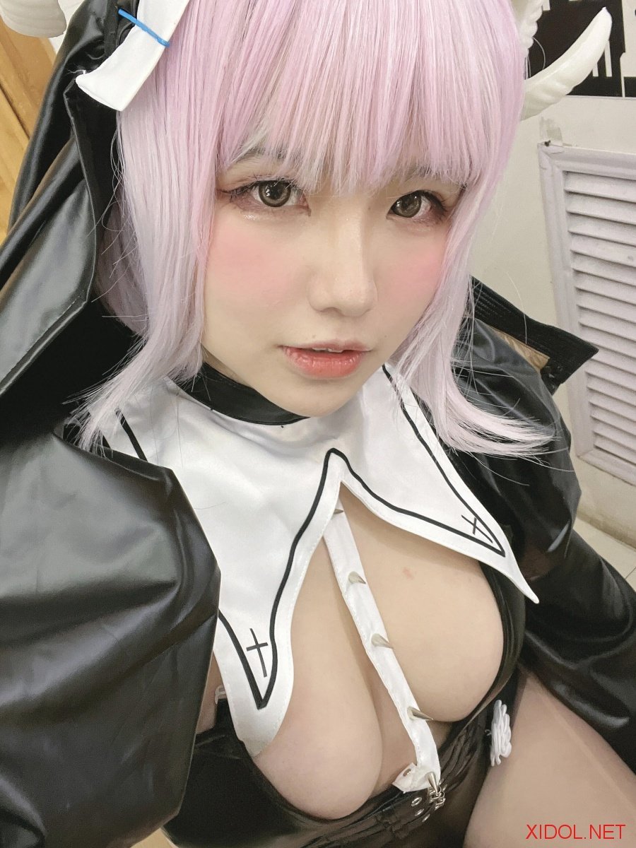 [Cosplay] 阿半今天很开心 开裆裤恶魔 [75P2V-305MB]