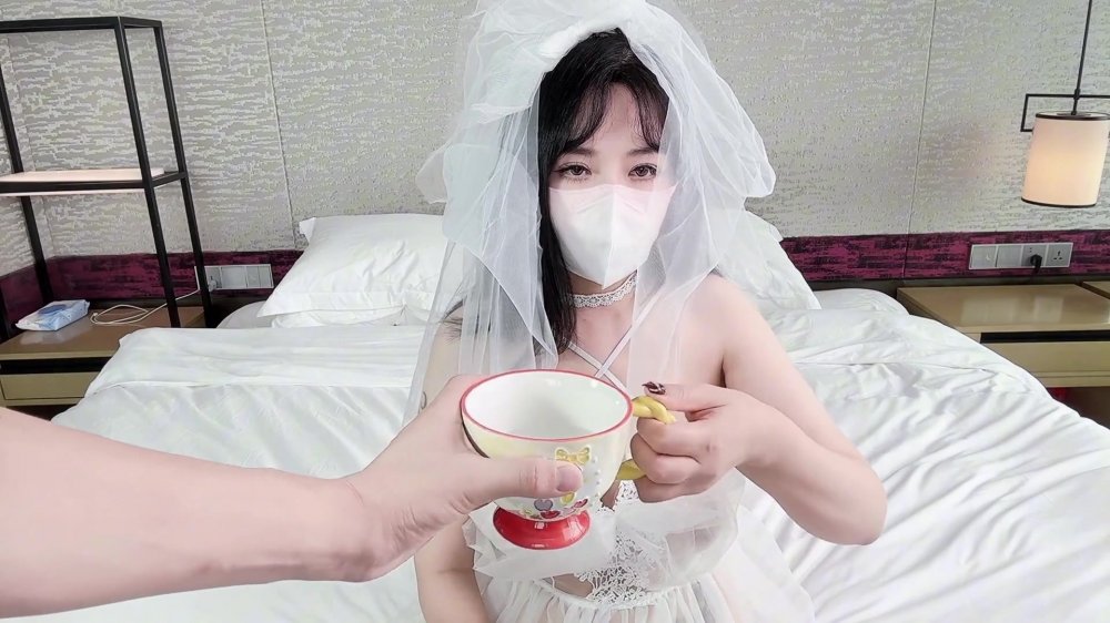 白絲婚紗漂亮大奶人妻【櫻空桃桃】我操嫂子好舒服 操的我好舒服 啊啊不行了射給我 要射了 身材不錯 被無套內射 騷話不停