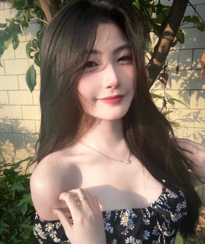 河北秦皇島燕山大學董瑤獻身富二代被拍不雅視頻校園女神私下母狗 嫻熟口技堪比職業週邊[MP4/402MB]