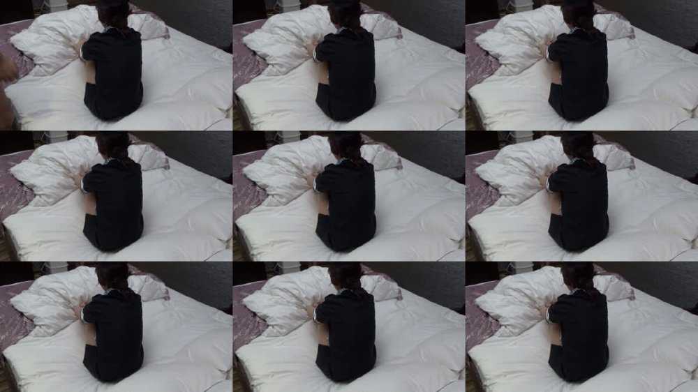 +++ FC2-PPV-4884146 【スレンダー】金欠で困っている20歳専門◯生に生中出し...