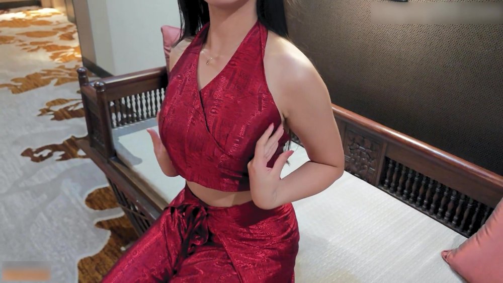 性感網紅小騷貨【下面有根棒棒糖】✅性感唯美紅色旗袍誘惑，勁爆完美身材超嫩性感白虎穴 頂宮灌精！