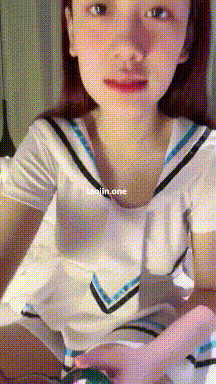 新人，20歲大三學姐，D奶校花級【晞晞】和男友沒羞沒臊的同居生活，身材相當傲人，被乾個不停！