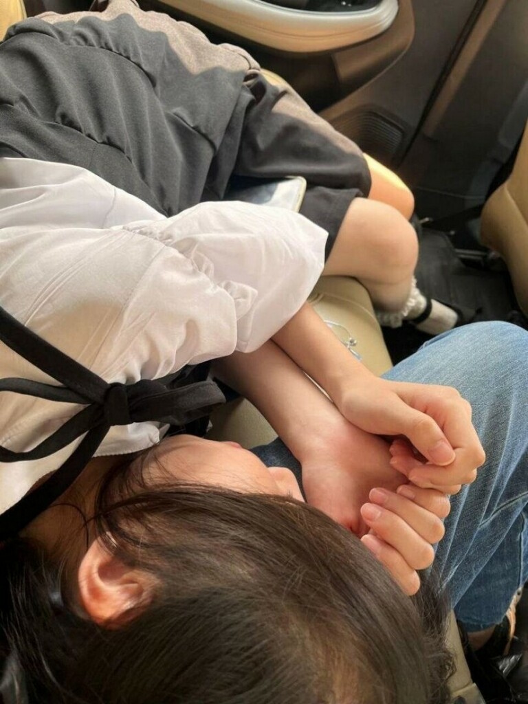 JK黑絲清純學妹私下非常的騷[28P]