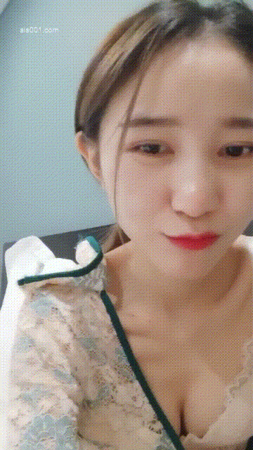 11漂亮小少婦 身材苗條小嬌乳 上位騎乘主動抽插 被大哥無套輸出 最後顏射一臉精液