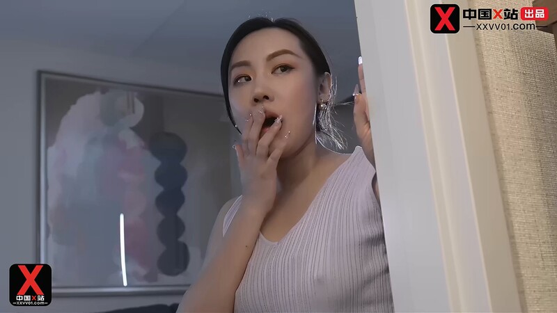 NTR姐姐撞見妹妹做愛姐姐在門外偷窺手淫 陽具裹滿了淫水汁液 開腿奸淫妹夫陰莖 失禁高潮榨精[MP4/617MB]
