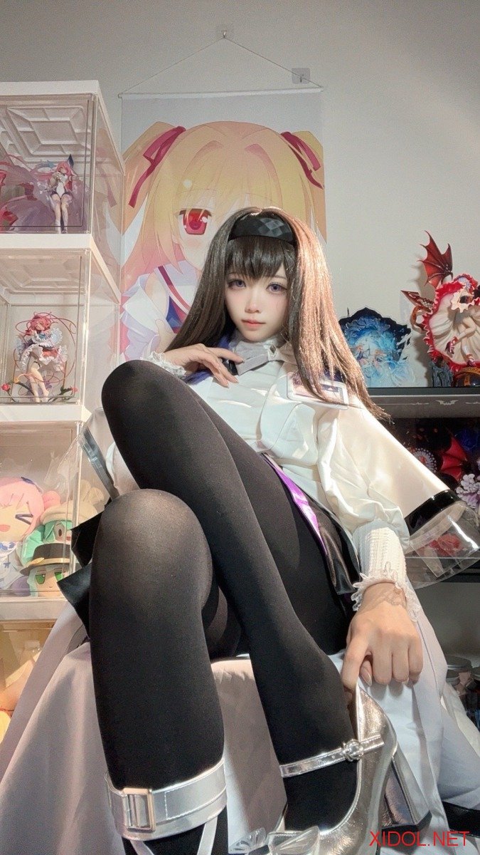 [Cosplay] 白栎Shirly – 明日方舟 普瑞赛斯博士服