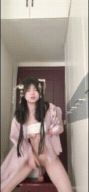 硬核！ 超清純女大學生在家完成主人任務 帶小狗尾巴肛塞爬行 高潮噴水！ 清純淫蕩切換只在一瞬間