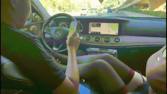 開車帶著騷貨秘書去見兩個客戶 沒想到在飯桌上就乾起來了