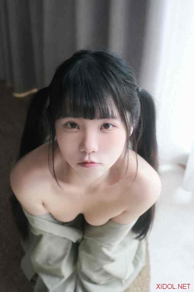 [Cosplay] 可可小白兔 – 在陽台做壞事的小兔兔