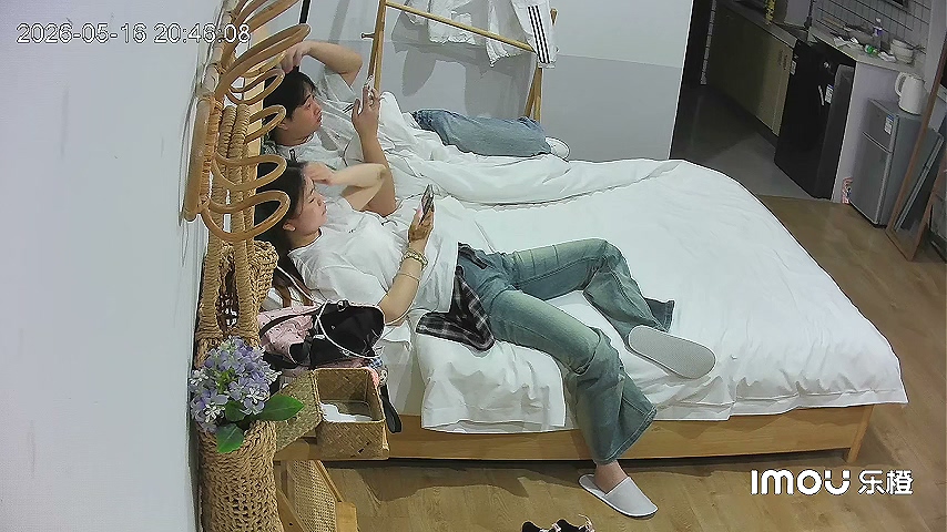 酒店偷拍5月❤長相初戀臉清純牛仔褲女孩被男友拿下操穴