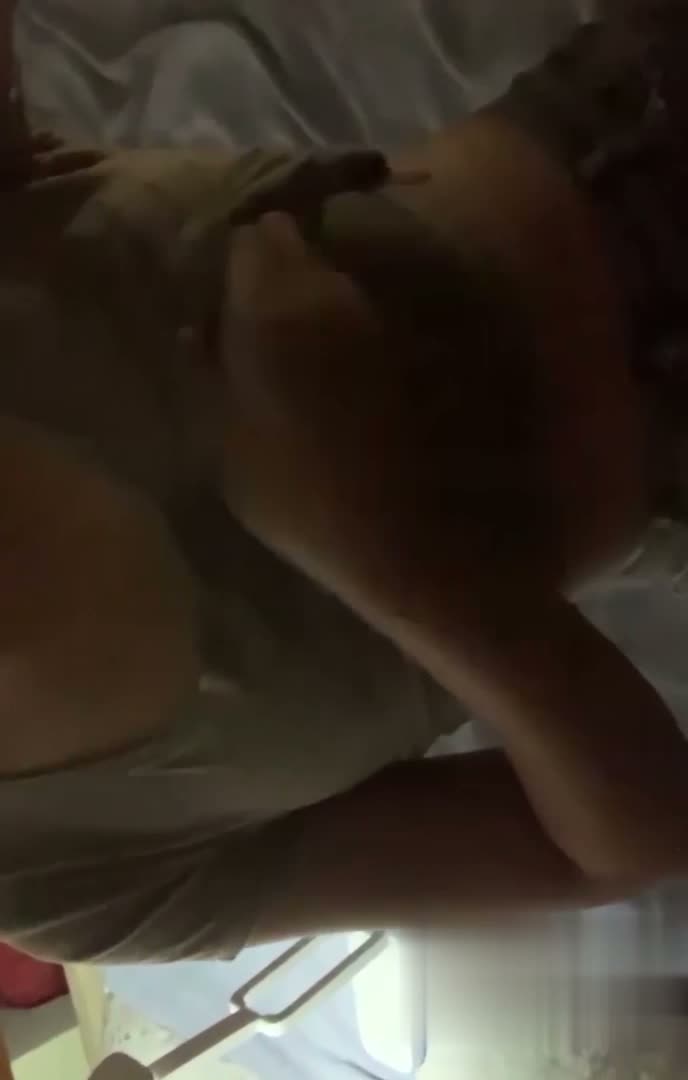 極品白富美校花_情侶私拍流出_高冷公主秒變床笫尤物_雪膚玉體被扒光蹂躪