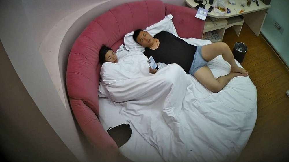 酒店偷拍情趣圓床甜美少婦食髓知味揪著健壯男雞巴不撒手終於強制開火