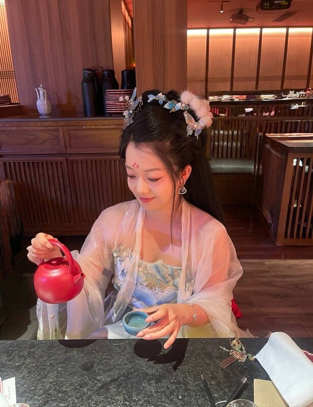 網絡真實洩密！ 97年婚紗少婦露臉性愛自拍重磅流出，生活照與私下極度反差，強烈推薦