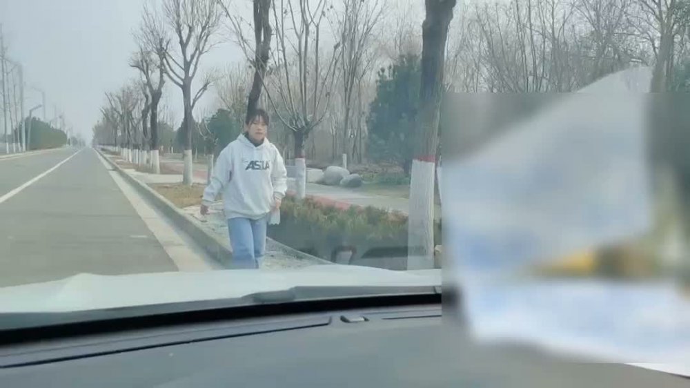 大神網約學生兼職妹穿上制服在路邊環衛車旁邊車震無套口爆吞精