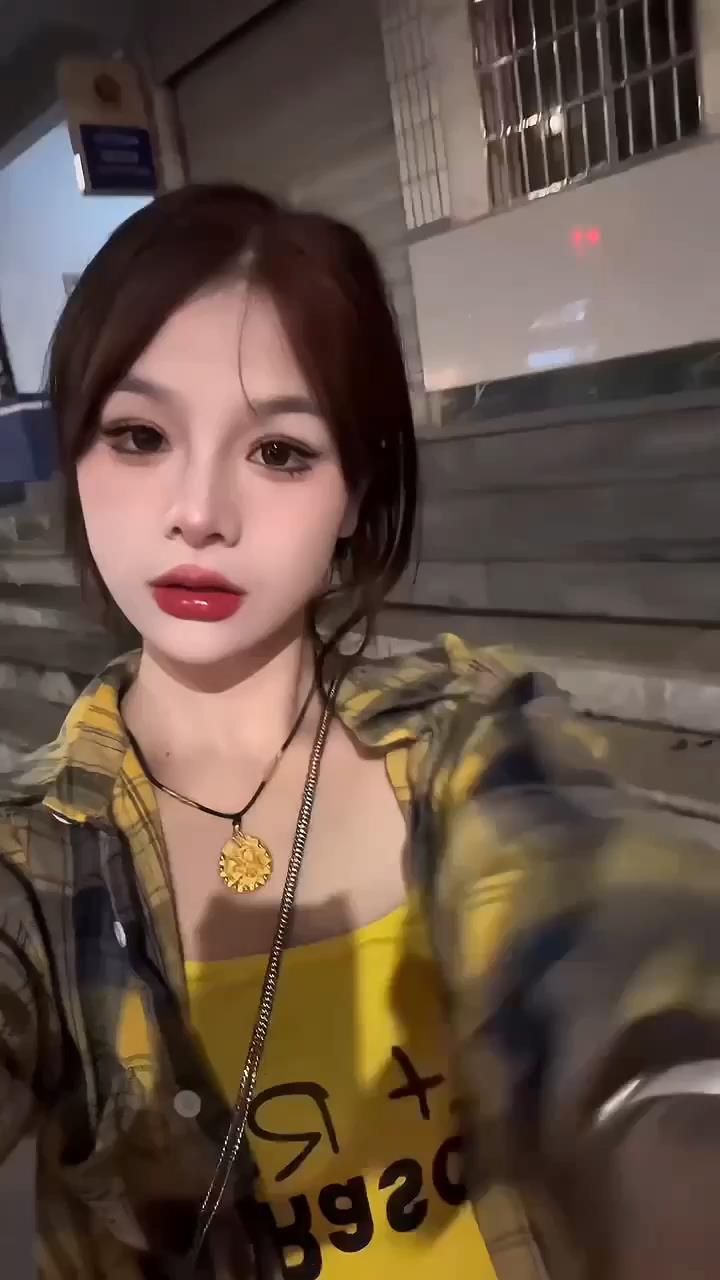 滿背精神小妹社會上的大姐大，到了床上也不過是一條勇猛坐騎， 當母狗操