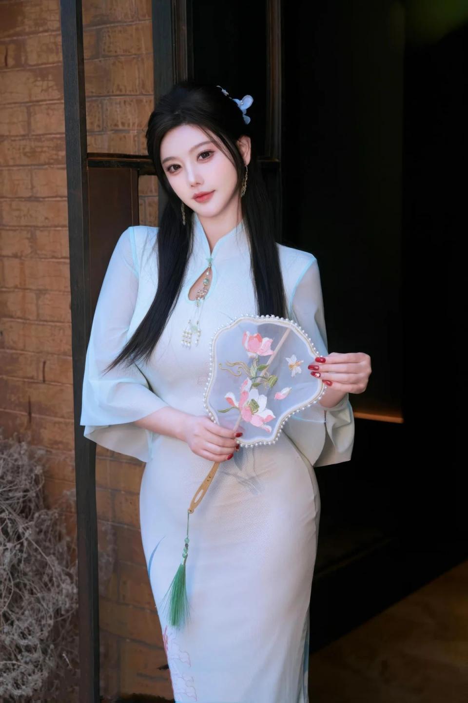 楊晨晨sugar 古典l藍紗旗袍&nbsp; [20P]