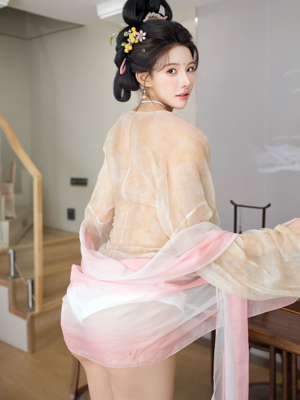 梨霜兒 - 唐裝，低胸裙變成露胸裙[112P]